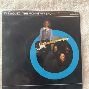 Hole - The Monkeywrench - Circle One / Shutdown - 7"
Single - 45rpm - 1994 NEW